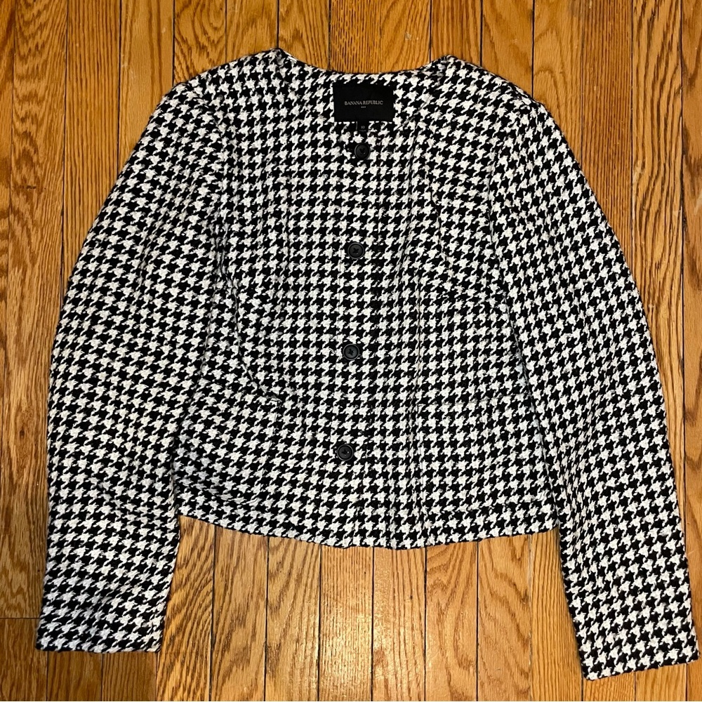 Gingham black and white jacket from Banana Republic. Size 10